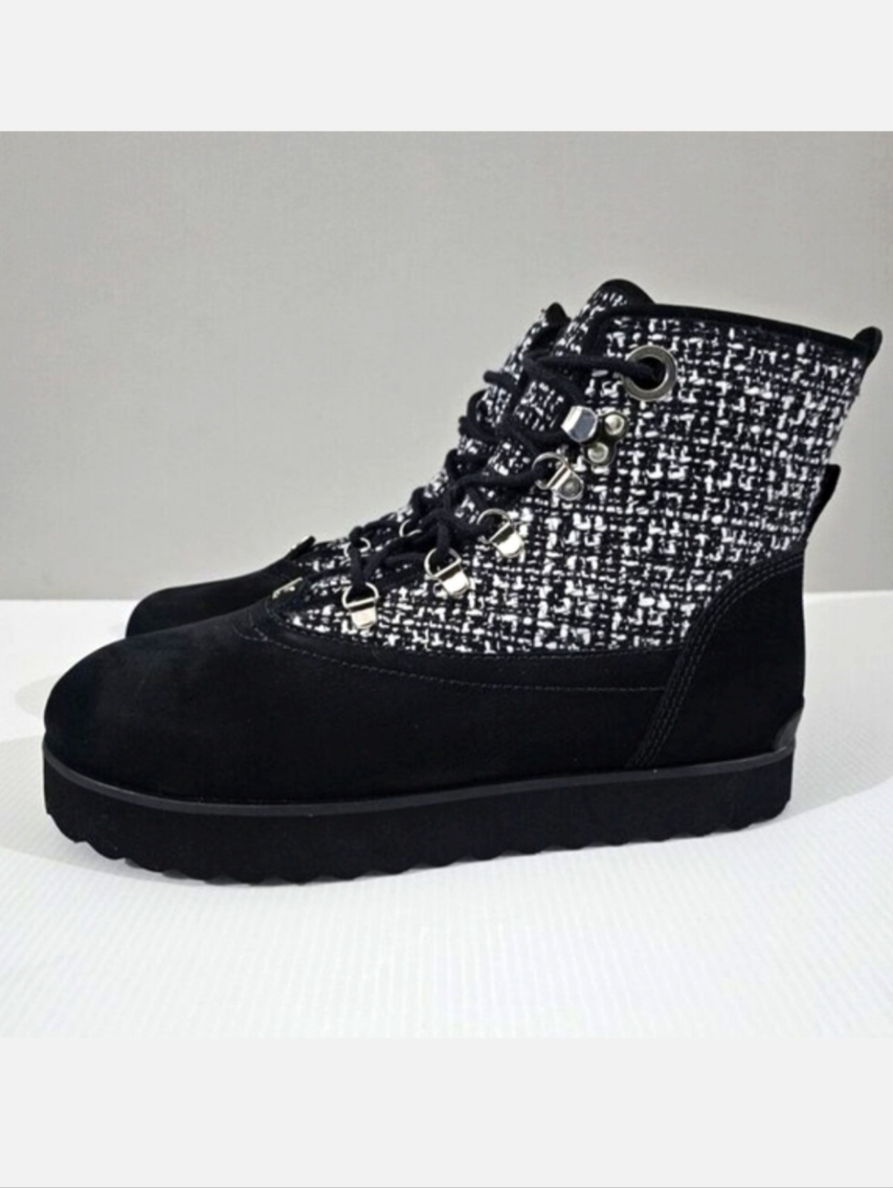 Larroude Vail Ankle Boot Womens 9.5 Black White Tweed Leather Cozy Winter NEW